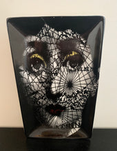 Load image into Gallery viewer, Iconic Style Dish