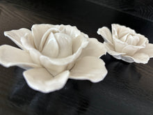 Load image into Gallery viewer, Camillia Wall Flowers