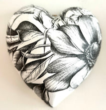 Load image into Gallery viewer, Decorative Hearts