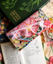 Load image into Gallery viewer, Fleur Woods Flora Glass Case