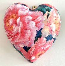 Load image into Gallery viewer, Decorative Hearts