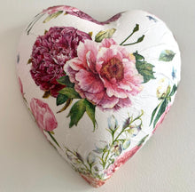 Load image into Gallery viewer, Decorative Hearts