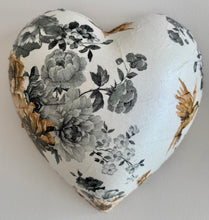 Load image into Gallery viewer, Decorative Hearts