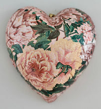 Load image into Gallery viewer, Decorative Hearts
