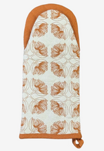 Load image into Gallery viewer, Ali Davies Oven Mitt x 1
