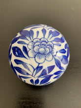 Load image into Gallery viewer, Blue and White Porcelain Balls
